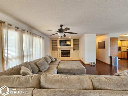 929 1st St S, Rockwell, IA, 50469-1047 | Card Image