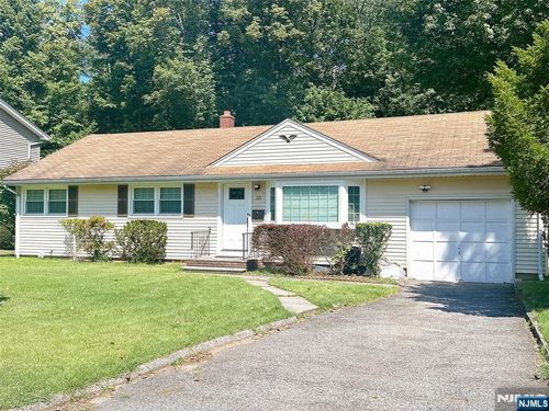 31 Chestnut Ave, Closter, NJ, 07624-3101 | Card Image