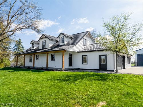 1018 Woodline Ave, North Lawrence, OH, 44666-9420 | Card Image