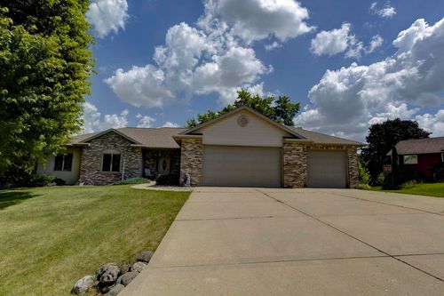 2754 Star Crest Trl, Sun Prairie, WI, 53590-9417 | Card Image