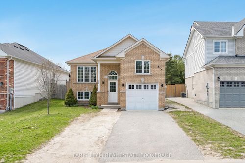 92 Wesley Ave, Wasaga Beach, ON, L9Z0B9 | Card Image