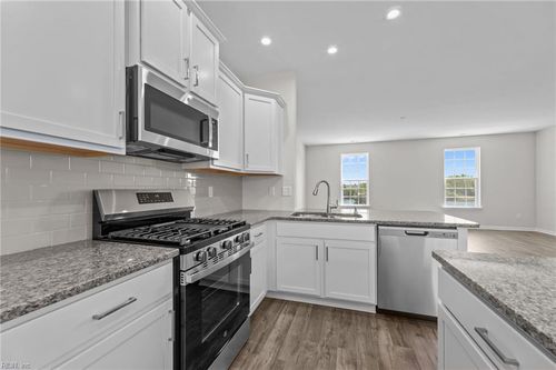 102 Freeman Dr, Hampton, VA, 23666-4285 | Card Image