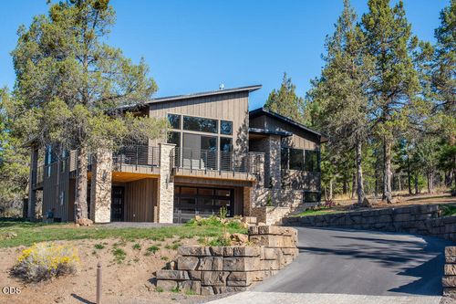 1135 Oregon Ash Cir, Klamath Falls, OR, 97601-8708 | Card Image
