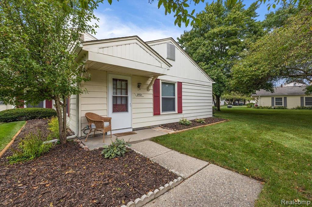 Rockford Ct, Lake Orion, MI 48360 #1