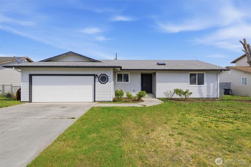 725 Nw Sunburst Ct, Moses Lake, WA, 98837-1419 | Card Image