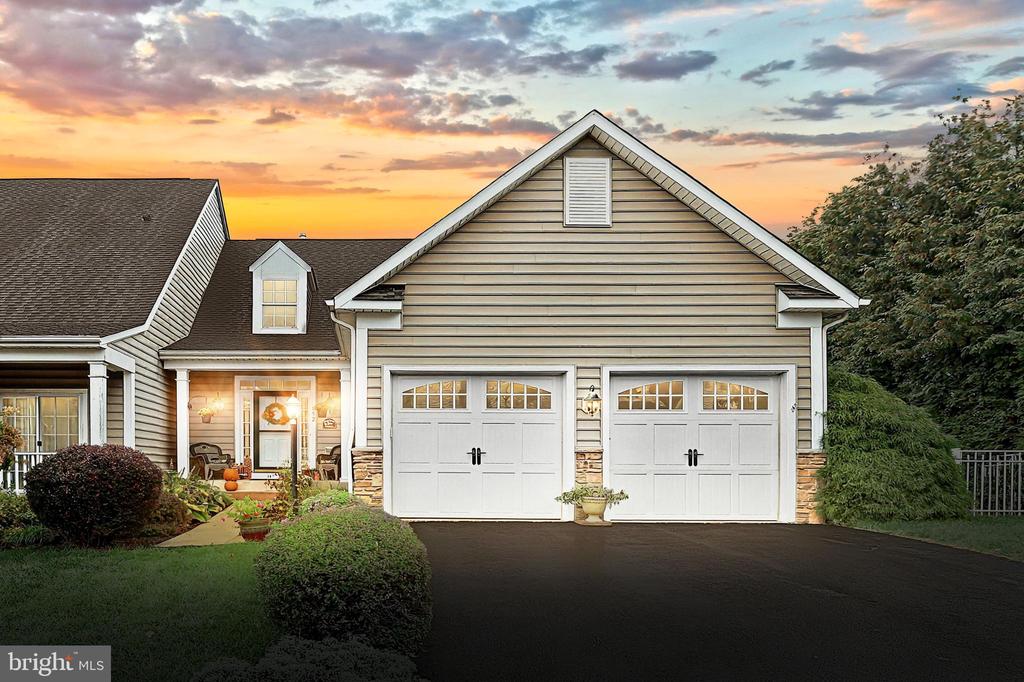 Cougar Pointe Cir, Seven Valleys, PA 17360