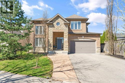 8114 Windsong Dr, Niagara Falls, ON, L2H3M4 | Card Image