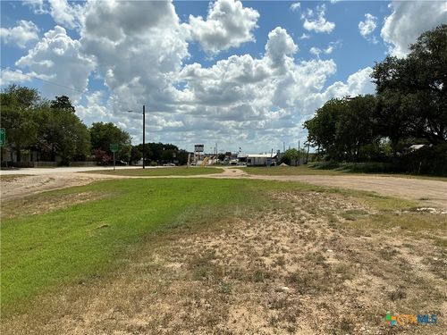 606 E Central Ave, Nixon, TX, 78140-3006 | Card Image