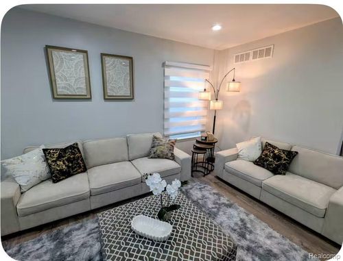 6320 Kenilworth St, Dearborn, MI, 48126-2195 | Card Image