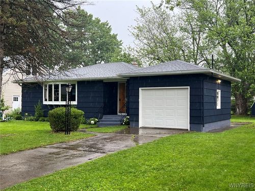 411 Robert Dr, North Tonawanda, NY, 14120-4749 | Card Image