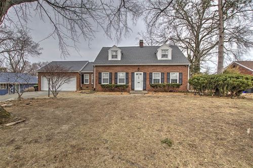 228 Southmoreland Pl, Decatur, IL, 62521-3740 | Card Image