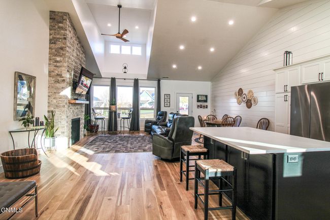8127 Hawktree Dr, Townhouse with 3 bedrooms, 2 bathrooms and null parking in Bismarck ND | Image 15