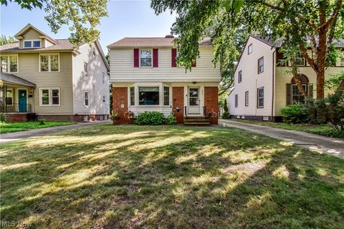 171 E 212th St, Euclid, OH, 44123-1062 | Card Image