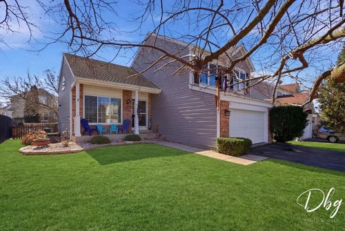 67 W Dahlia Ln, Round Lake Beach, IL, 60073-4042 | Card Image