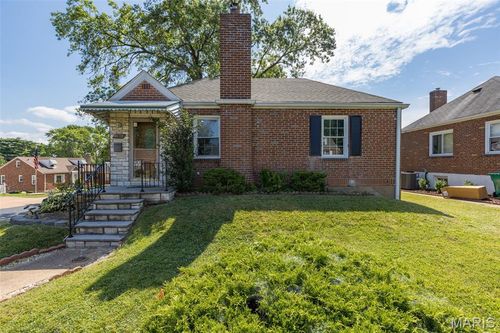 9132 Overton Dr, Saint Louis, MO, 63123-5647 | Card Image