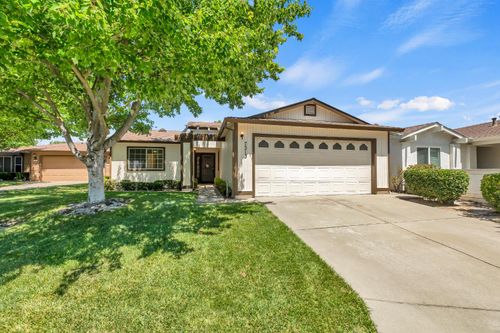 7313 Sunsilver Ln, Sacramento, CA, 95828-6233 | Card Image
