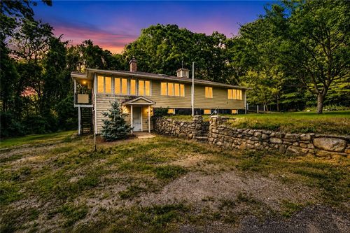 20 Colonial Village Rd, Ashaway, RI, 02804-2602 | Card Image