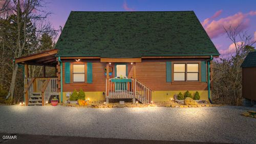940 Buck Way, Sevierville, TN, 37876-2801 | Card Image