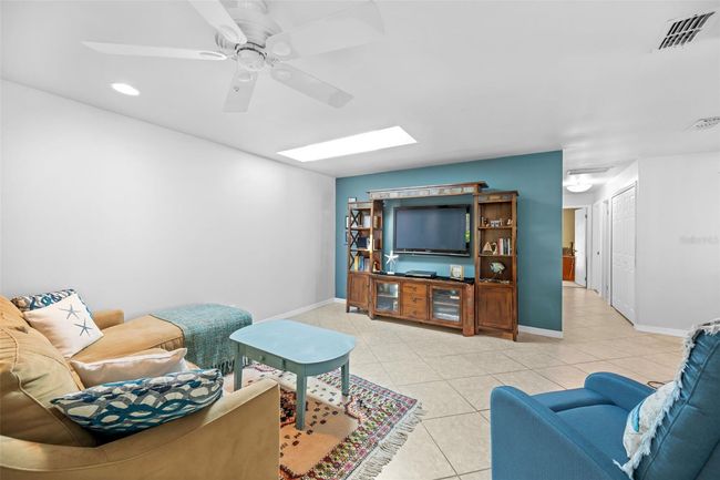 Living Room | Image 8