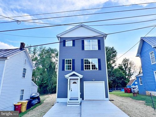 412 S Lawrence St, CHARLES TOWN, WV, 25414-1646 | Card Image