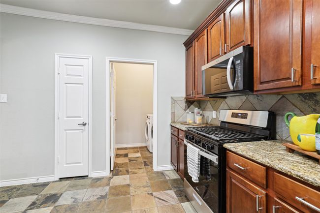 1005 Greenview Ln, House other with 3 bedrooms, 3 bathrooms and null parking in Savannah TX | Image 9