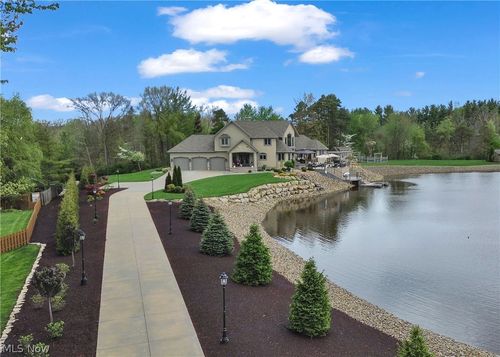 2900 Whispering Pines Dr, Canfield, OH, 44406-9628 | Card Image