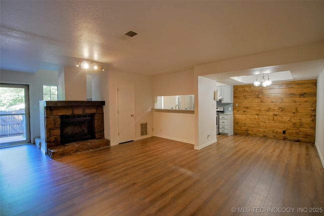 E - 6370 S 80 Th East Ave, Condo with 2 bedrooms, 3 bathrooms and null parking in Tulsa OK | Image 5