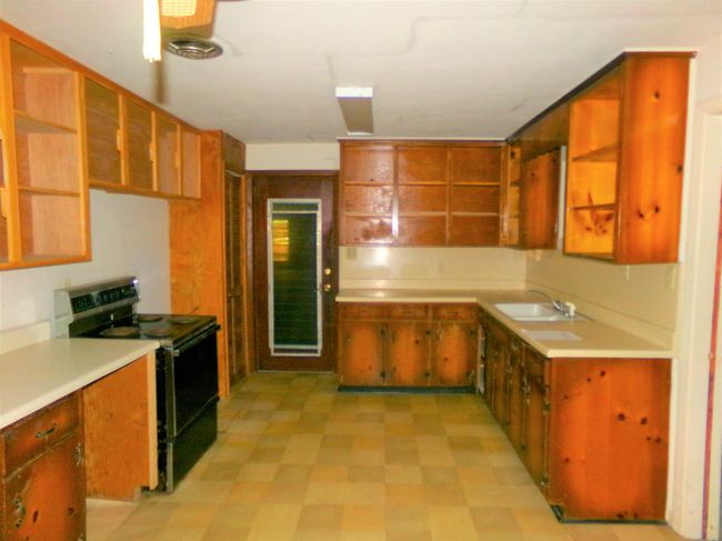 906 Ne 1 St St, House other with 3 bedrooms, 2 bathrooms and null parking in Havana FL | Image 7
