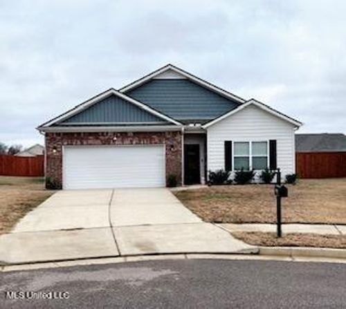 8833 Ruth Ann Cv, Southaven, MS, 38671-1045 | Card Image