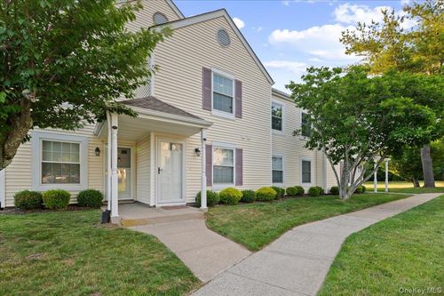 80 Fairview Cir, Middle Island, NY, 11953-2340 | Card Image