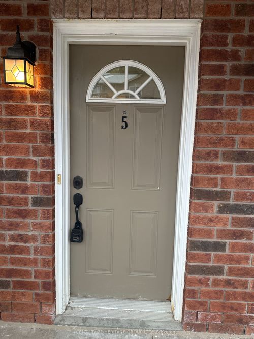 5-85 Goodwin Dr, Barrie, ON, L4N6K4 | Card Image