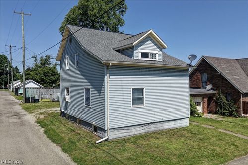 110 8th St Sw, New Philadelphia, OH, 44663-2026 | Card Image