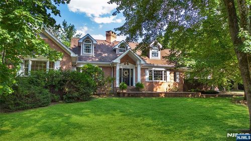 664 Laurel Ln, Wyckoff, NJ, 07481-1027 | Card Image