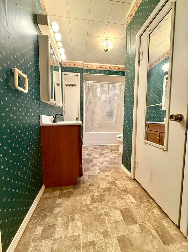 603 N Maple St, House other with 3 bedrooms, 2 bathrooms and null parking in Converse IN | Image 25