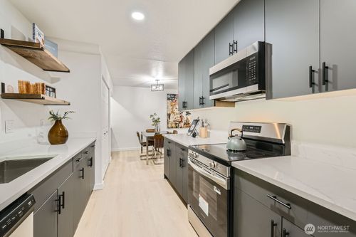 apt-110-9512 1st Ave Ne, Seattle, WA, 98115-2017 | Card Image