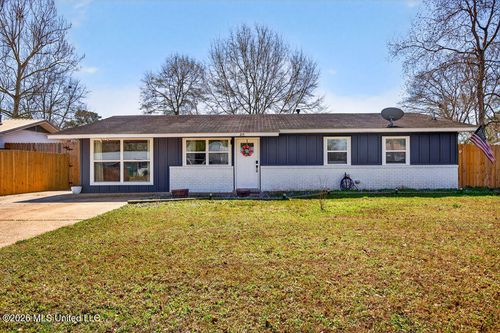 215 Maple Dr, Ocean Springs, MS, 39564-4104 | Card Image