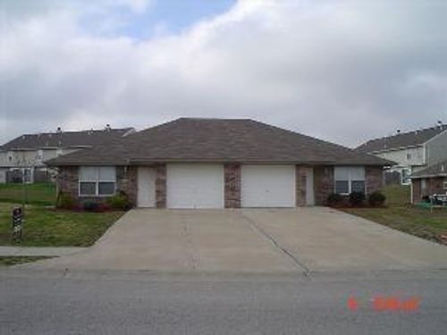 185-183-185 Nw Woodbury Dr, Grain Valley, MO, 64029-8617 | Card Image