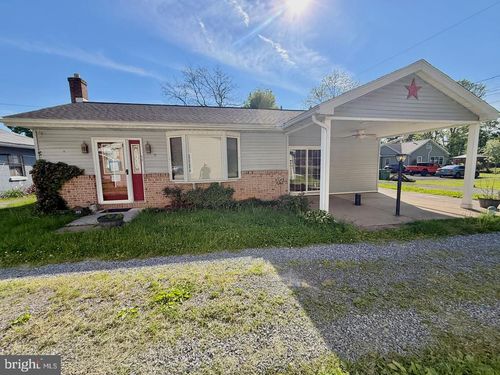 393 Park Rd, FLEETWOOD, PA, 19522-8604 | Card Image
