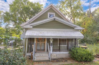 Bungalow with a porch | Image 1