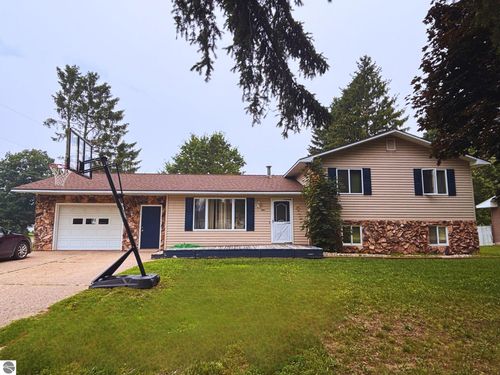 401 Sunnyside St, Mancelona, MI, 49659-9771 | Card Image