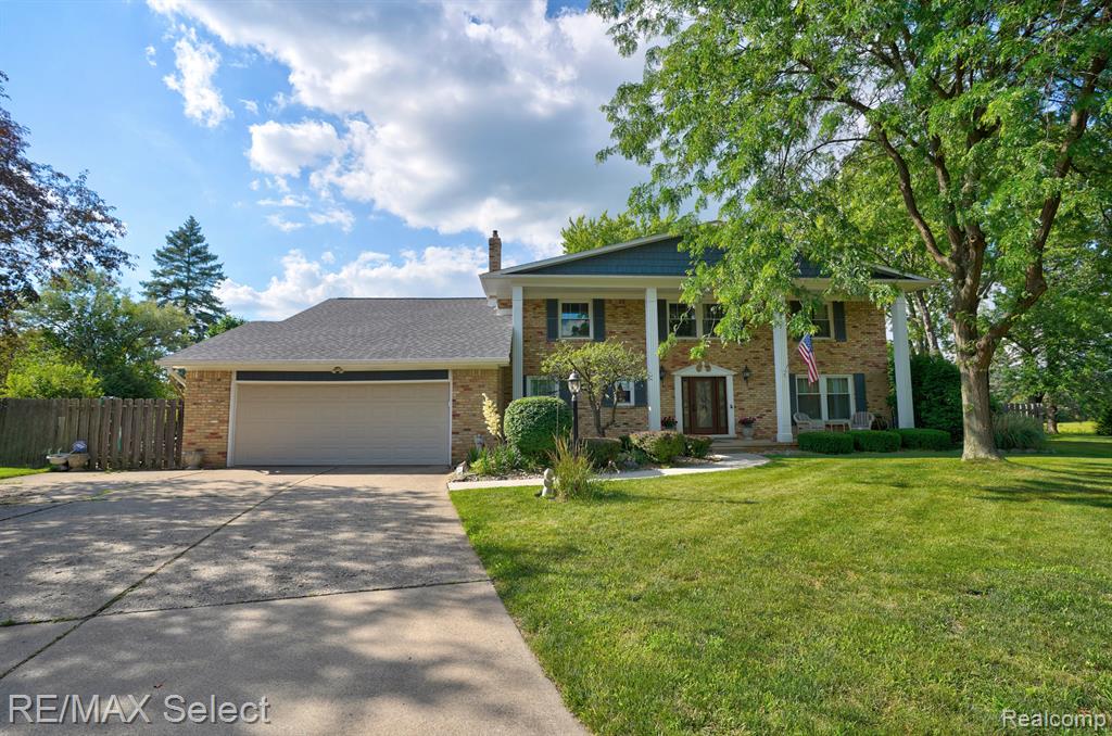 Kings Scepter Ct, Grand Blanc, MI 48439