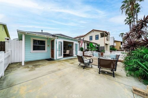 218 11 Th Street, Huntington Beach, CA, 92648 | Card Image