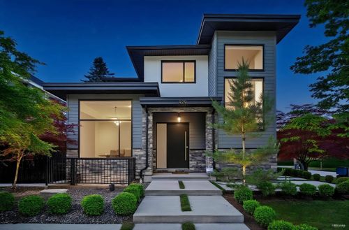 929 Fourth St, New Westminster, BC, V3L2X1 | Card Image
