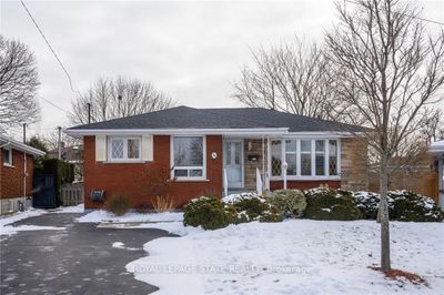 36 Merle Crt, House other with 2 bedrooms, 2 bathrooms and 5 parking in Hamilton ON | Image 1