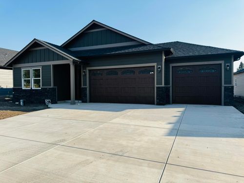 2776 Roberts Rd, Medford, OR, 97504-2139 | Card Image