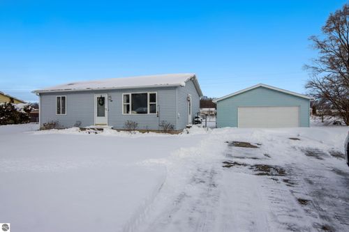 4556 Manor Wood Dr N, Traverse City, MI, 49685-8729 | Card Image