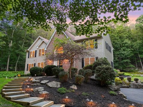30 Squire Hill Rd, Long Valley, NJ, 07853-3223 | Card Image