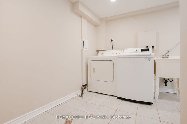9 Havendale Crt, House attached with 4 bedrooms, 2 bathrooms and 5 parking in Brampton ON | Image 32