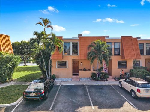 137-9100 Orchid Tree Ln, Pembroke Pines, FL, 33024-4615 | Card Image