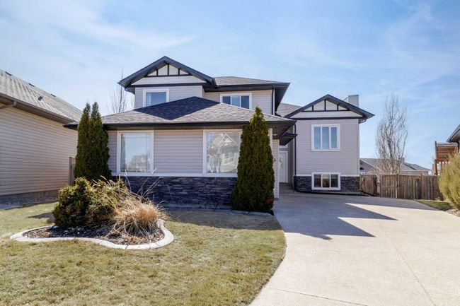 139 Isherwood Close, Home with 4 bedrooms, 3 bathrooms and 3 parking in Red Deer AB | Image 2
